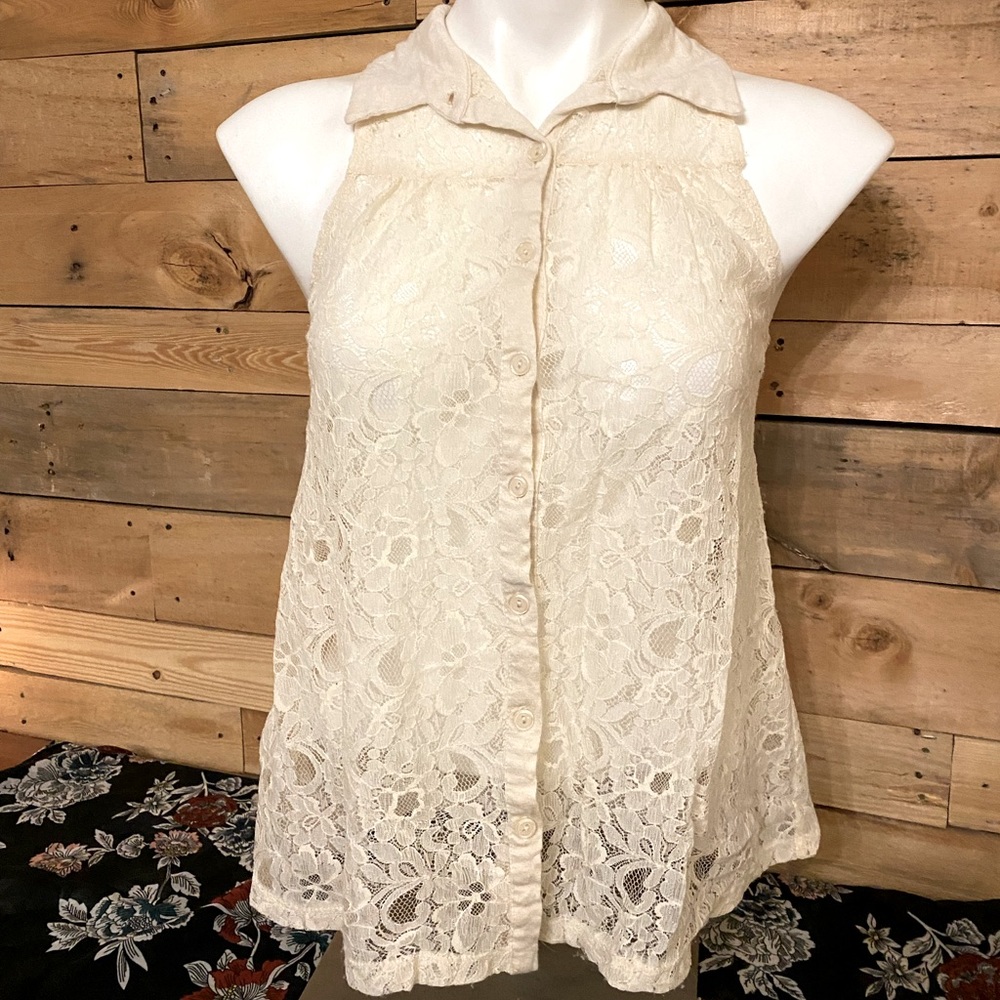 Lacey Collared Button up sleeveless Blouse